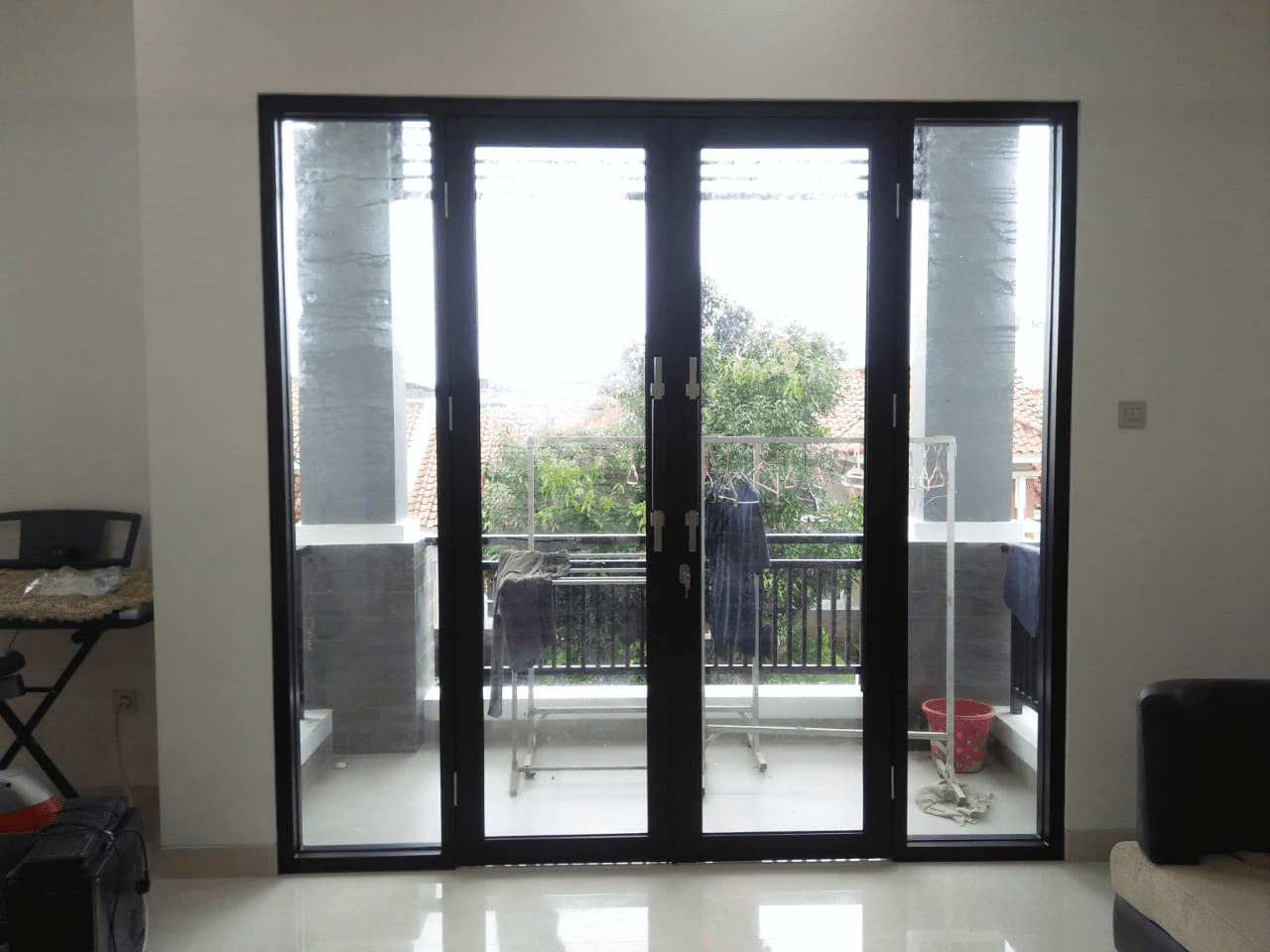 cara memasang pintu aluminium